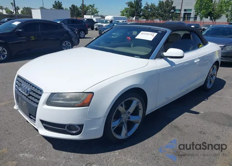 2010 Audi A5 Premium Plus z USA, uszkodzony, nr VIN WAUJFAFH7AN014050